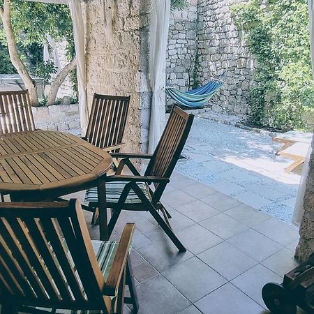 Rector'S Villa - Charming Retreat In Old Town With Jacuzzi In Private Courtyard ราบ ภายนอก รูปภาพ